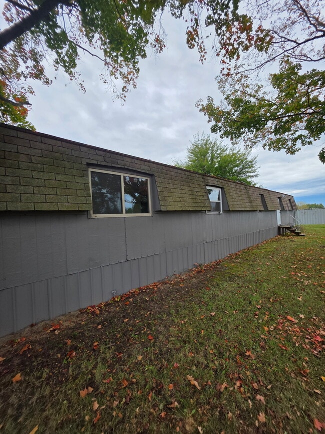Building Photo - 10561 N Loomis Rd
