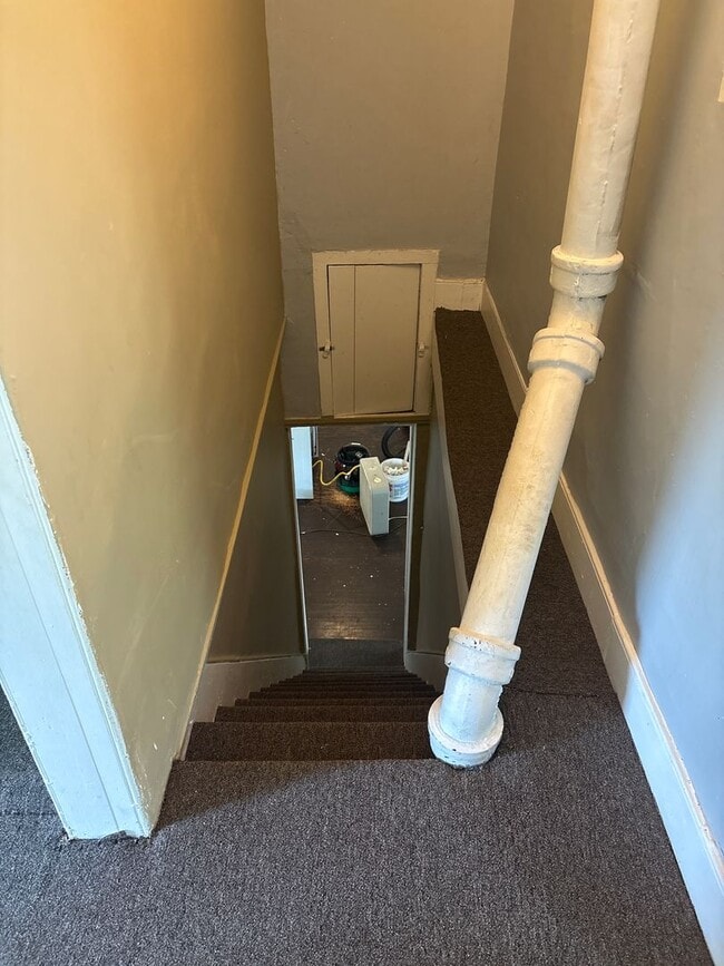 Building Photo - SPACIOUS 4 BEDROOM HOME READY TO WELCOME YOU