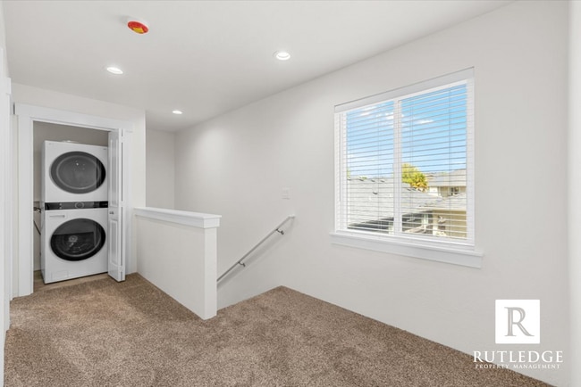 Building Photo - STUNNING 3 Bed / 2.5 Bath Brand New Townhome / End Unit !!!
