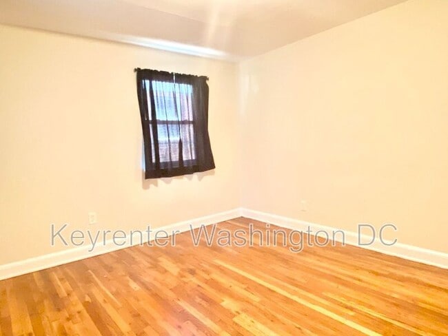 Building Photo - 4615 Central Ave NE