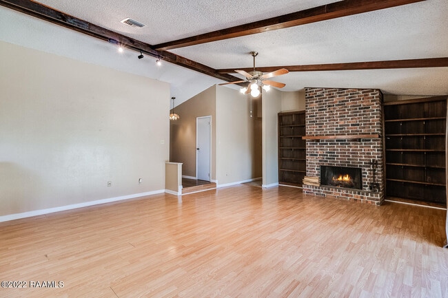 Building Photo - 103 Pinion Cir