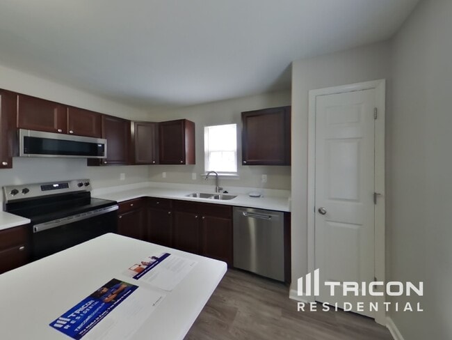 Building Photo - 321 Lingonberry Dr