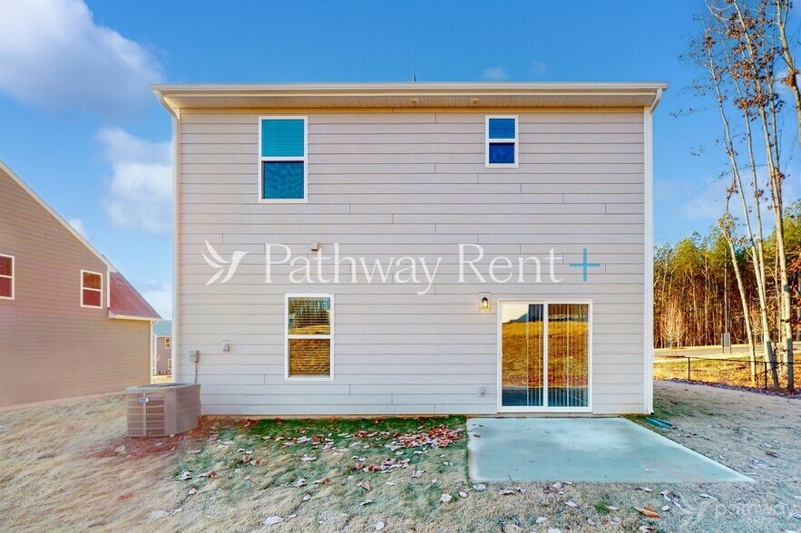 Building Photo - 153 Susannah St