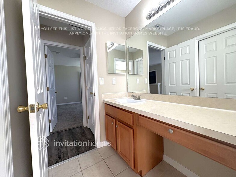 Building Photo - 16138 Bridgepark Dr
