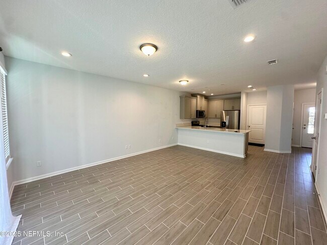 Building Photo - 215 Pine Bluff Dr