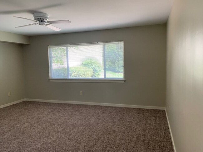 Building Photo - Sarah's Run Apartments