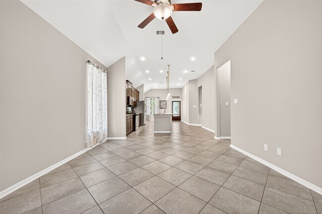 Building Photo - 24527 Royal Pike Dr