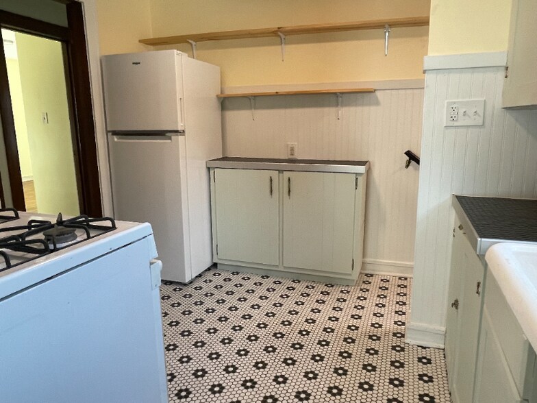 Building Photo - 208 W 3rd St