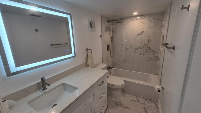 Building Photo - 3815 N Oak Dr