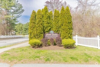 Building Photo - Multi Level Updated 2 Bedroom Condo