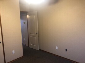 Building Photo - 3604 Kensington Dr