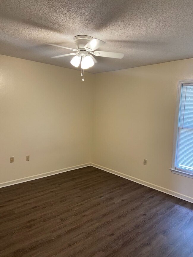 Building Photo - 140 Lanier Dr