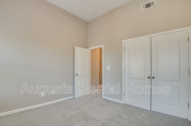 Building Photo - 848 Tyler Woods Dr