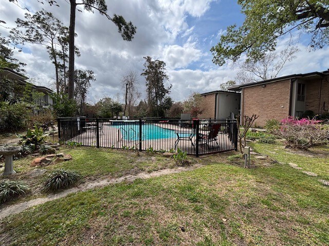 Building Photo - 8211 Katy Fwy