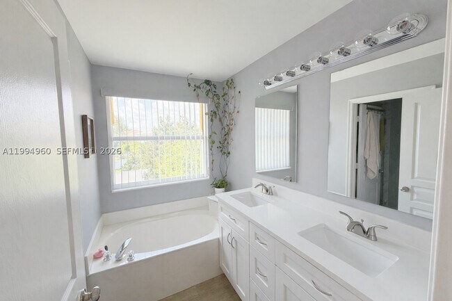 Building Photo - 5005 Northern Lights Dr