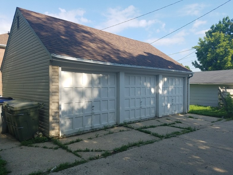 Garage - 4320 N 64th St