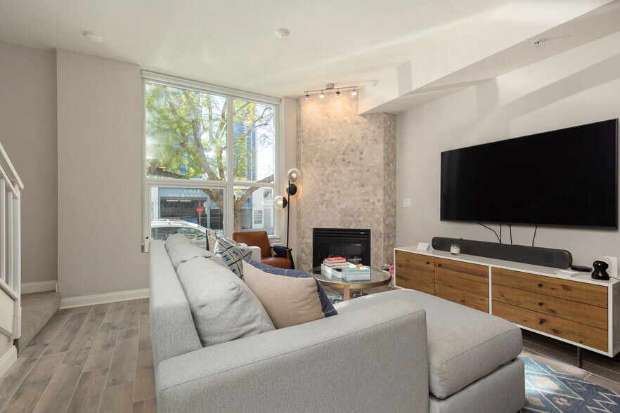 Building Photo - 1240 India St