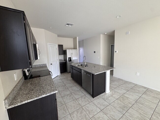 Building Photo - 5179 E Emery Rd