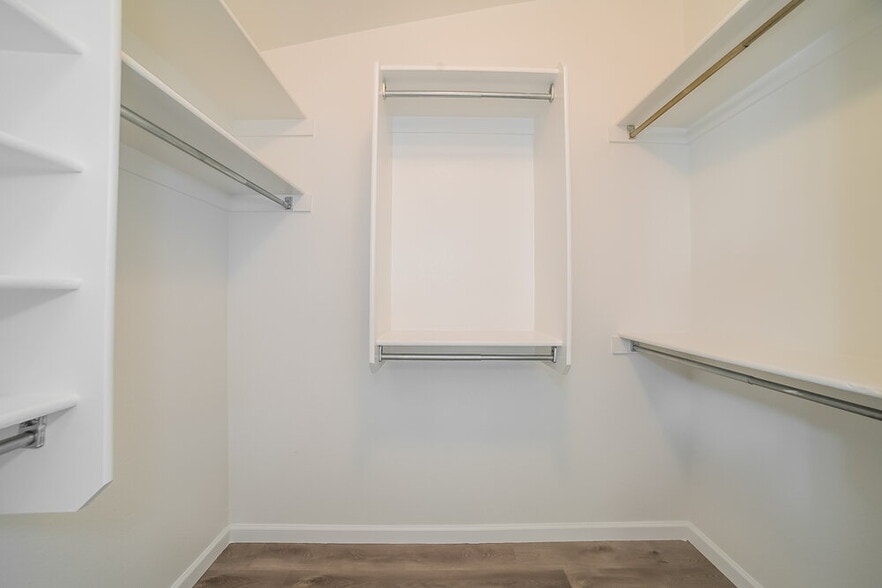 Building Photo - 15345 W Lea Ln