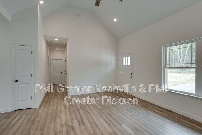 Building Photo - 732 Lucas Rd