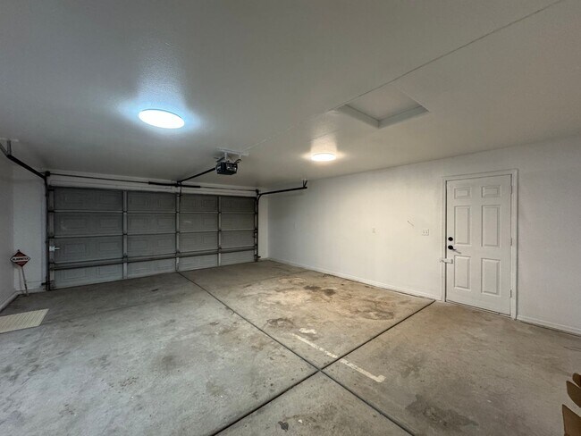 Building Photo - Welcome Home!!