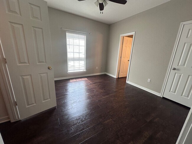 Building Photo - 1901 S 15th St