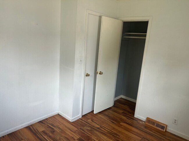 Building Photo - 5413 W 14th St