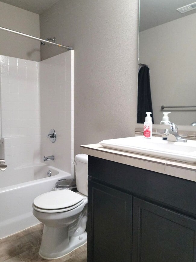 Building Photo - 3 Bedroom Home in Freestone at Bayside