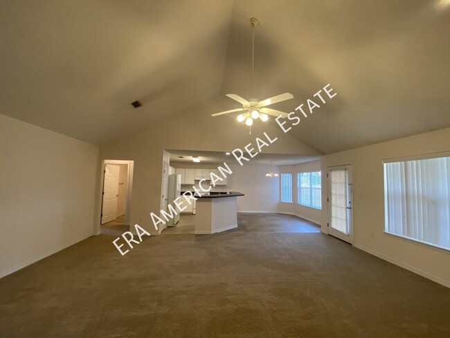 Building Photo - ***MOVE IN SPECIAL- First Full Month Rent ...