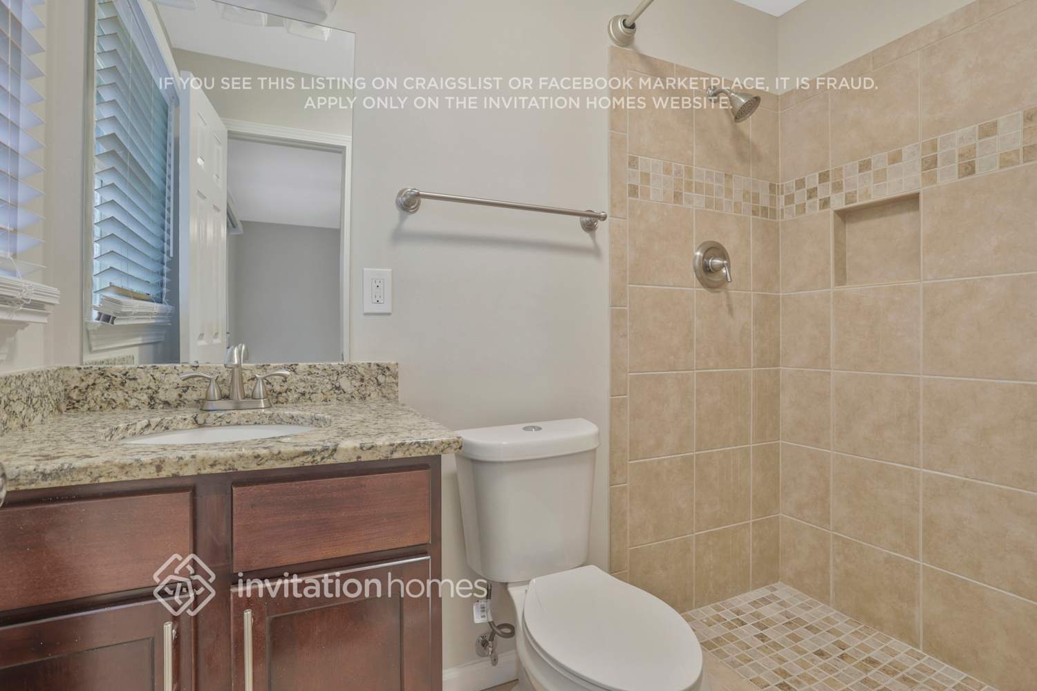 Building Photo - 705 Pinehill Dr