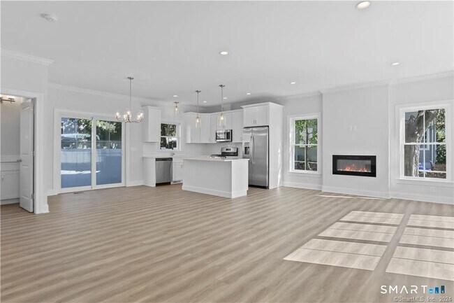 Building Photo - 348 Halley Ave