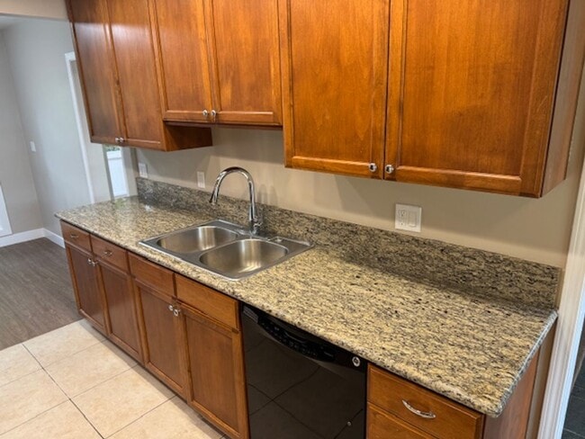 Building Photo - Newly Renovated 4 Bedroom 2 Bath home, wit...