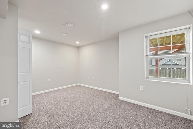 Building Photo - 16 Varone Dr