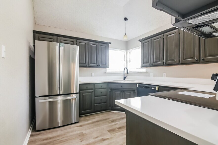 Building Photo - 512 Arbor Ln