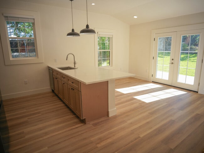 Building Photo - 803 Oakland Ave