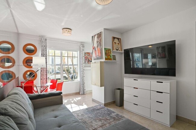 Primary Photo - 605 Euclid Ave