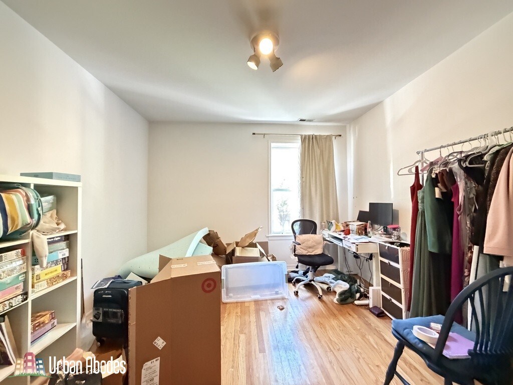 Building Photo - 3455 N Bosworth Ave