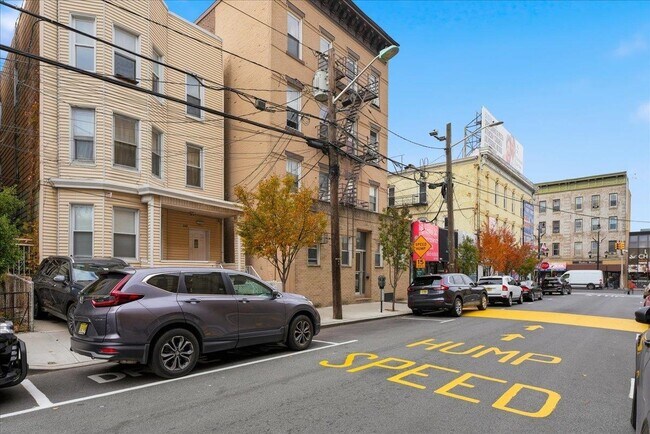 Building Photo - 335 47th St