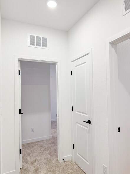 Building Photo - 885 Dunkirk River Ct