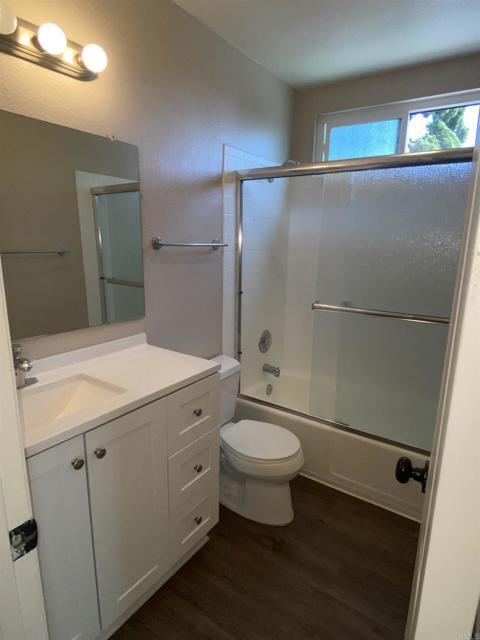 Building Photo - 2088 Montgomery Ave