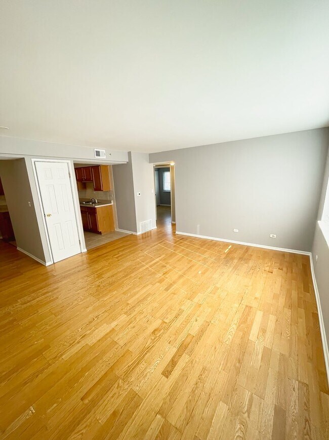 Building Photo - 10425 Natoma Ave