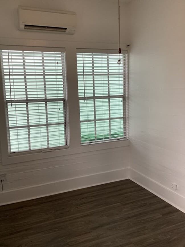 Building Photo - Old Town Location - 1 bed / 1 bath Apartment