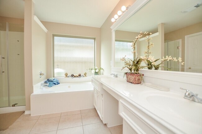 Building Photo - 2811 Willow Fork Dr