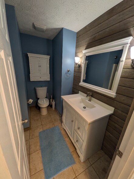 Building Photo - 5845 Shadewater Dr