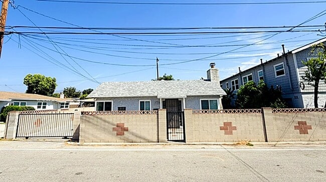 Building Photo - 445 1/2 E. Puente St