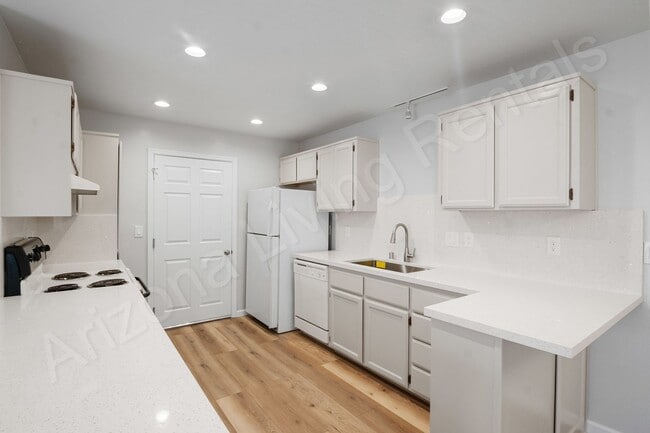 Building Photo - OSBO3240