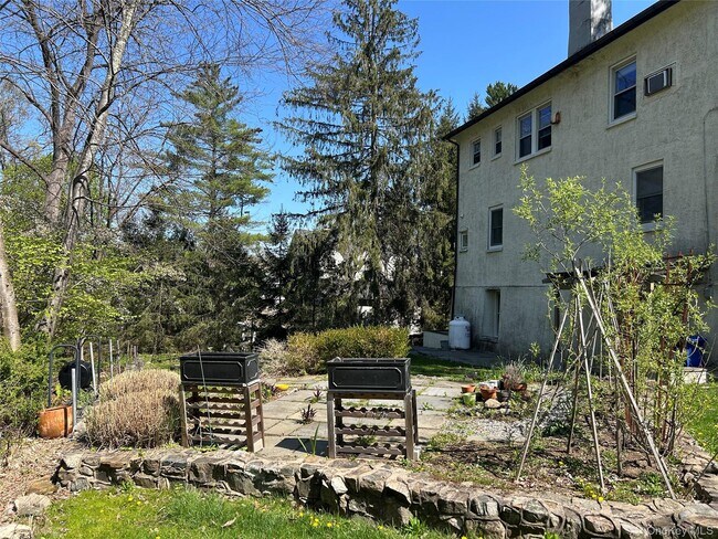 Building Photo - 56 Clubhouse Rd