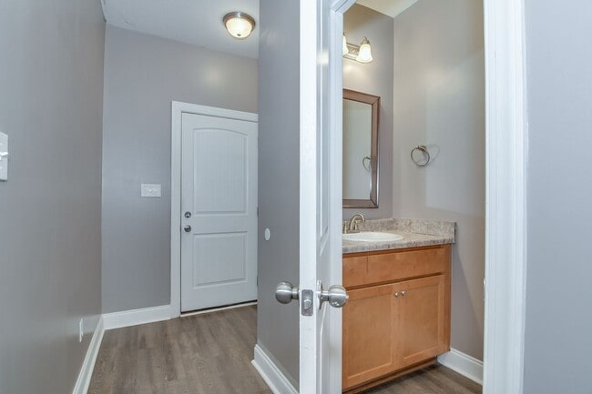 Building Photo - Updated 4 Bedroom 2.5 Bath