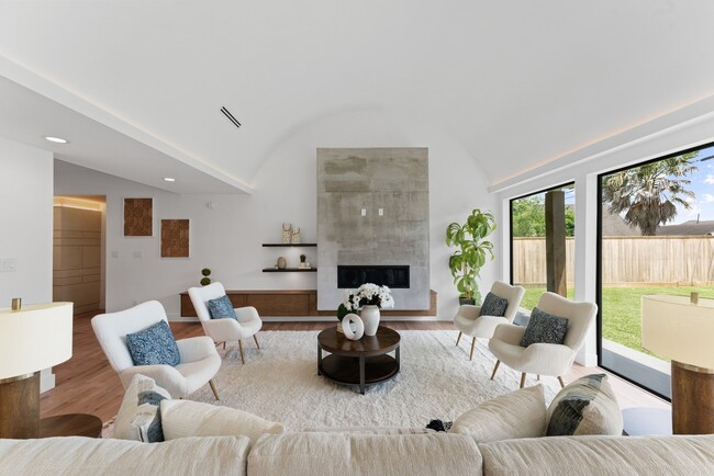 Building Photo - 6711 Housman