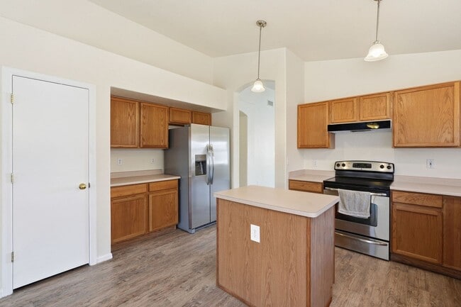 Building Photo - 3 Bedroom Home in Bridlewood!
